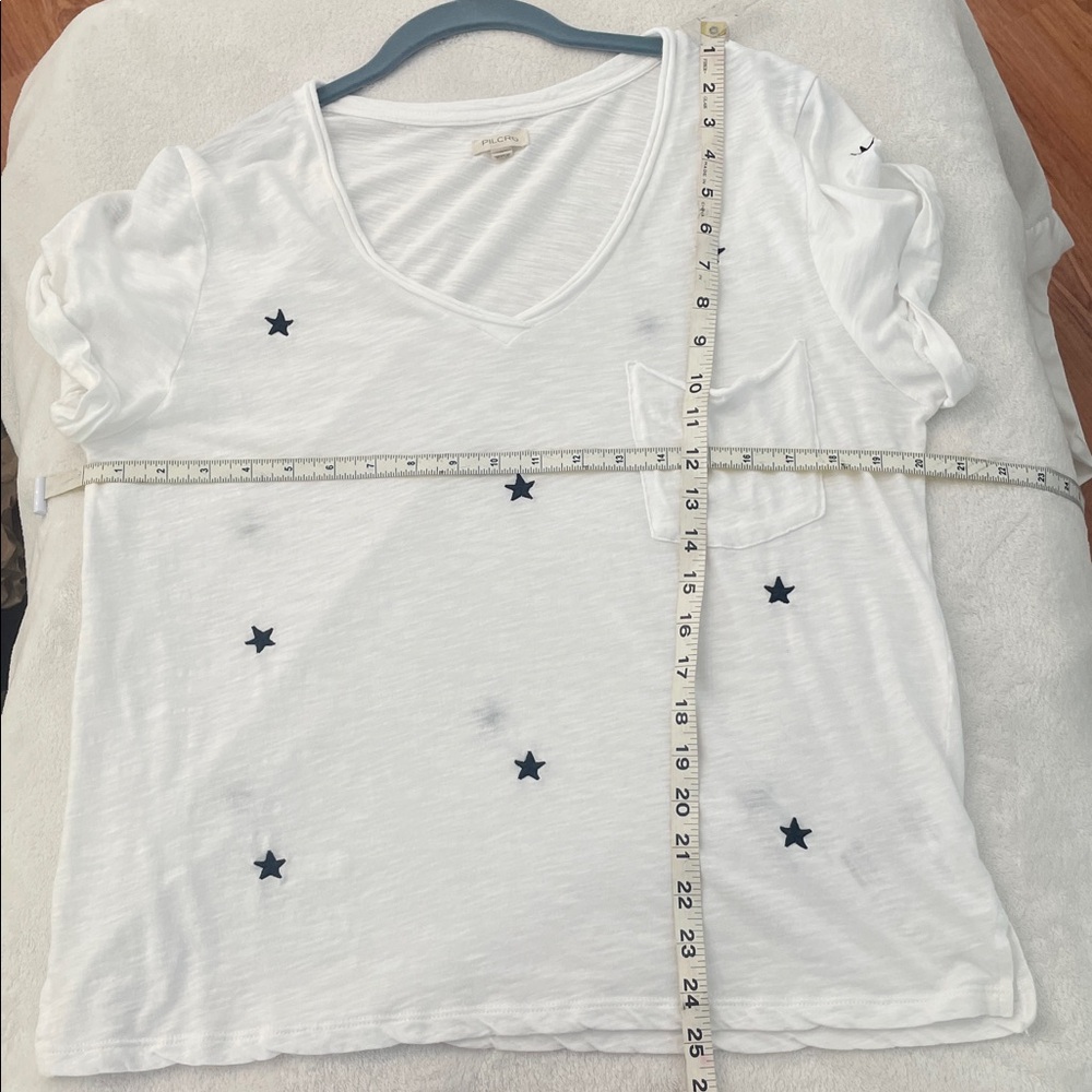 The Quinn V-Neck Tee by Pilcro - Picture 14 of 16